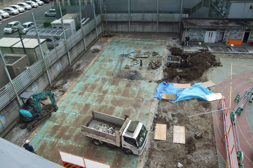 プール跡に新スタジオ（現C棟）建設開始