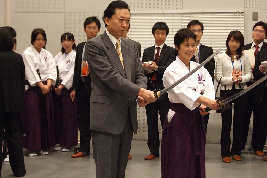2010年　当時の鳩山首相が視察（協力：高瀬道場）