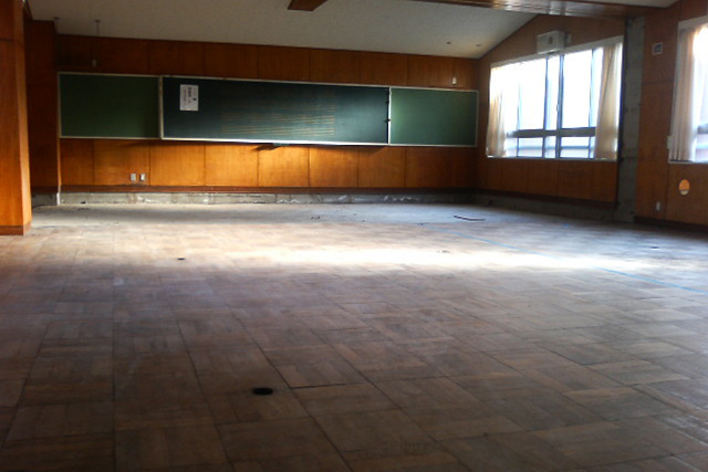 旧・淀橋第三小学校の昇降口